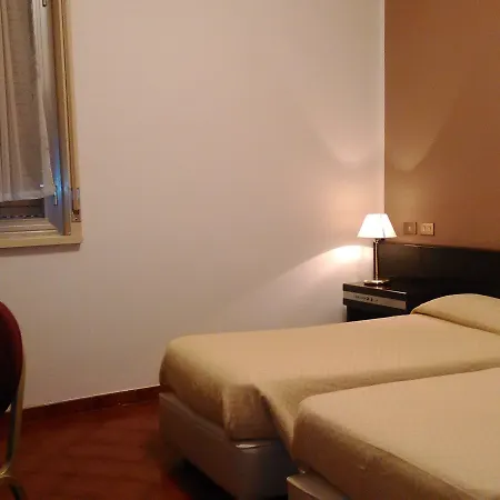 Crisol Europa ホテル パレルモ